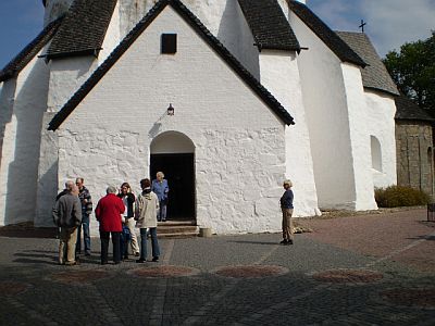 Efter gudstjeneste i Østerlars kirke